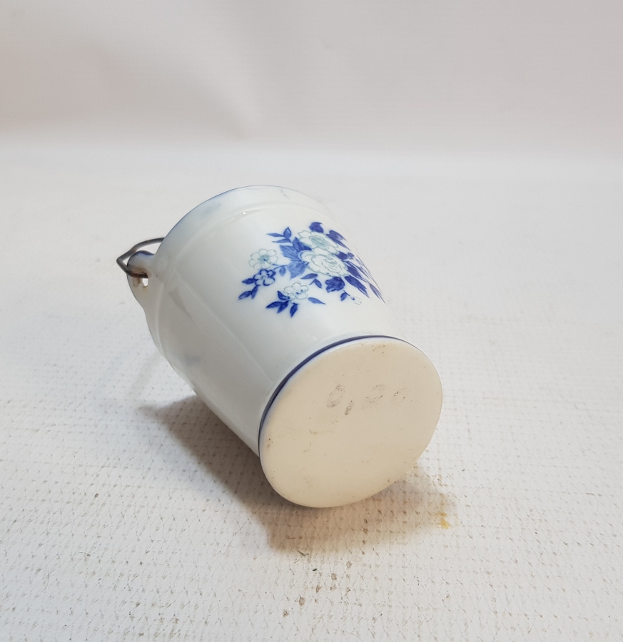 KOVA FORMUNDA YAPILMIŞ ANTİKA PORSELEN BİBLO