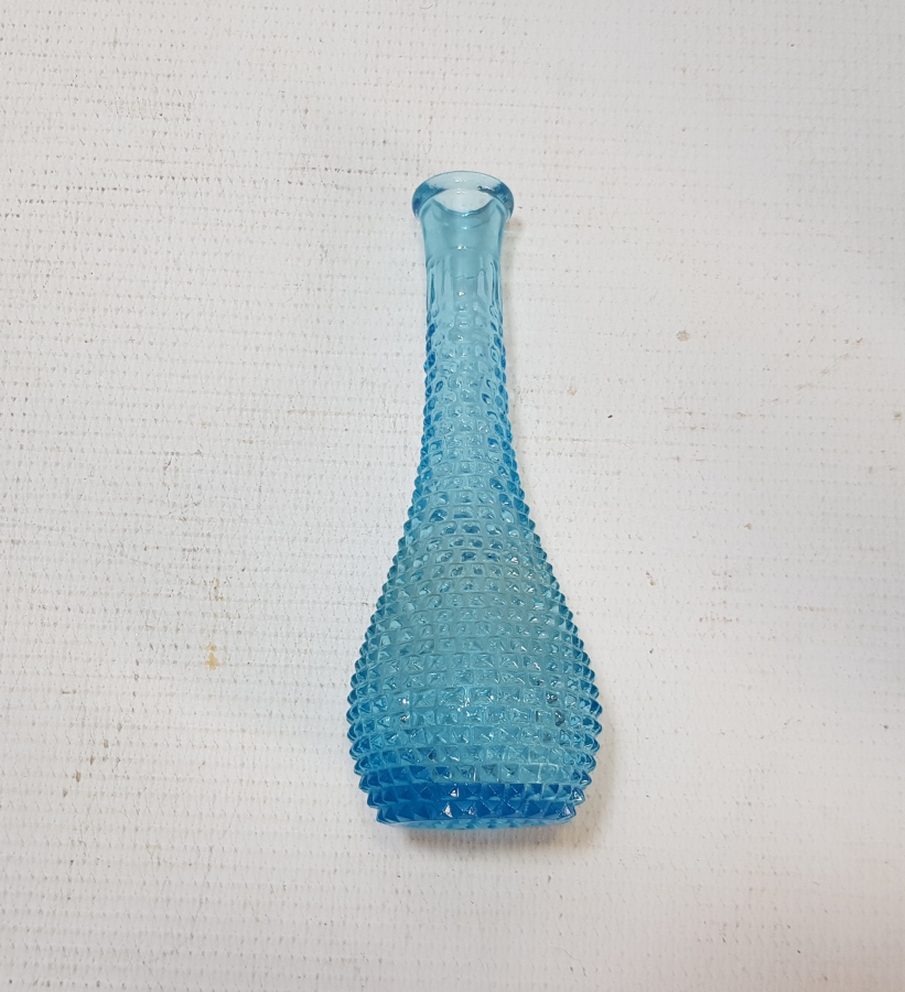 KABARTMA İŞÇİLİKLİ ANTİKA CAM VAZO