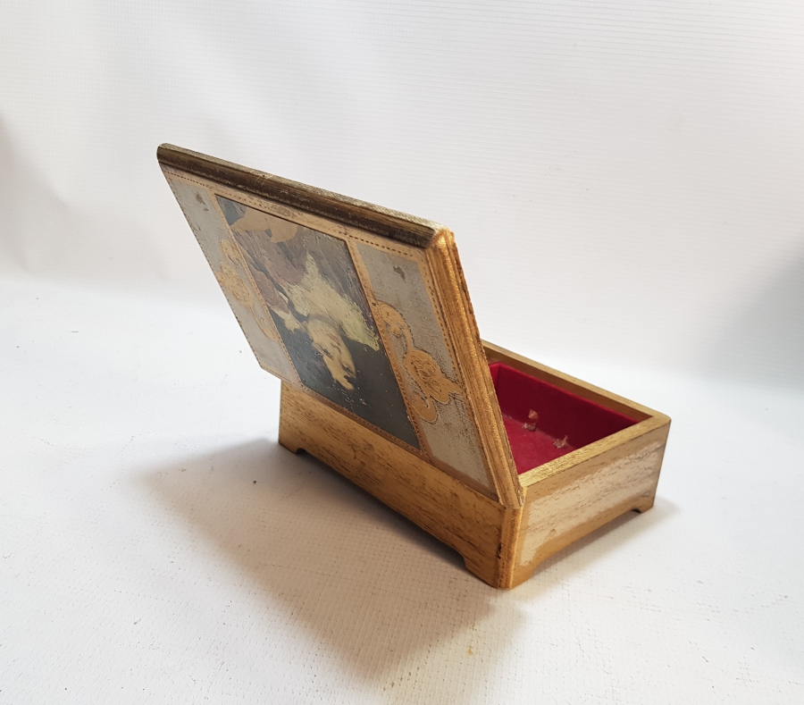 ÜZERİ ALTIN VARAKLI ANTİKA LATERNALI KUTU