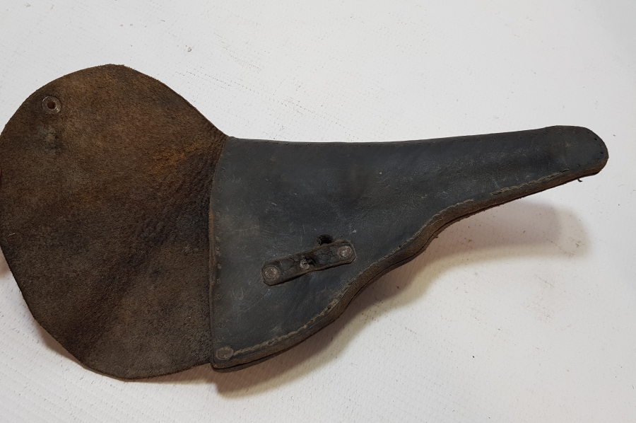 ÜZERİ AY YILDIZLI OSMANLI DÖNEMİ EL YAPIMI DERİ SUBAY TABANCA KILIFI