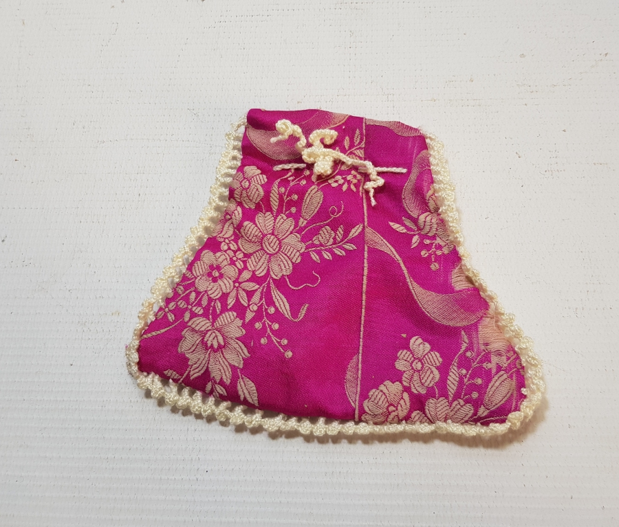 ELMASİYE KUMAŞTAN YAPILMIŞ ANTİKA KESE