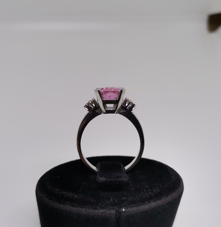 PEMBE KUVARZ VE PIRLANTA TAŞLI BAGET YÜZÜK