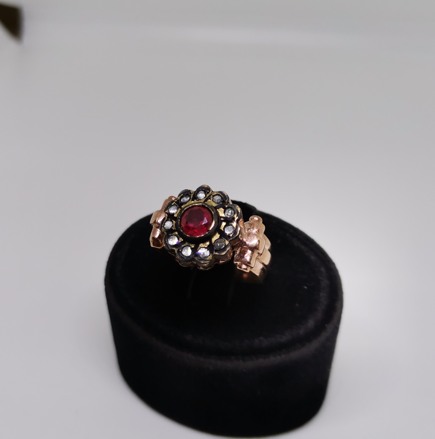 ELMAS VE YAKUT TAŞLI PAPATYA MODEL YÜZÜK