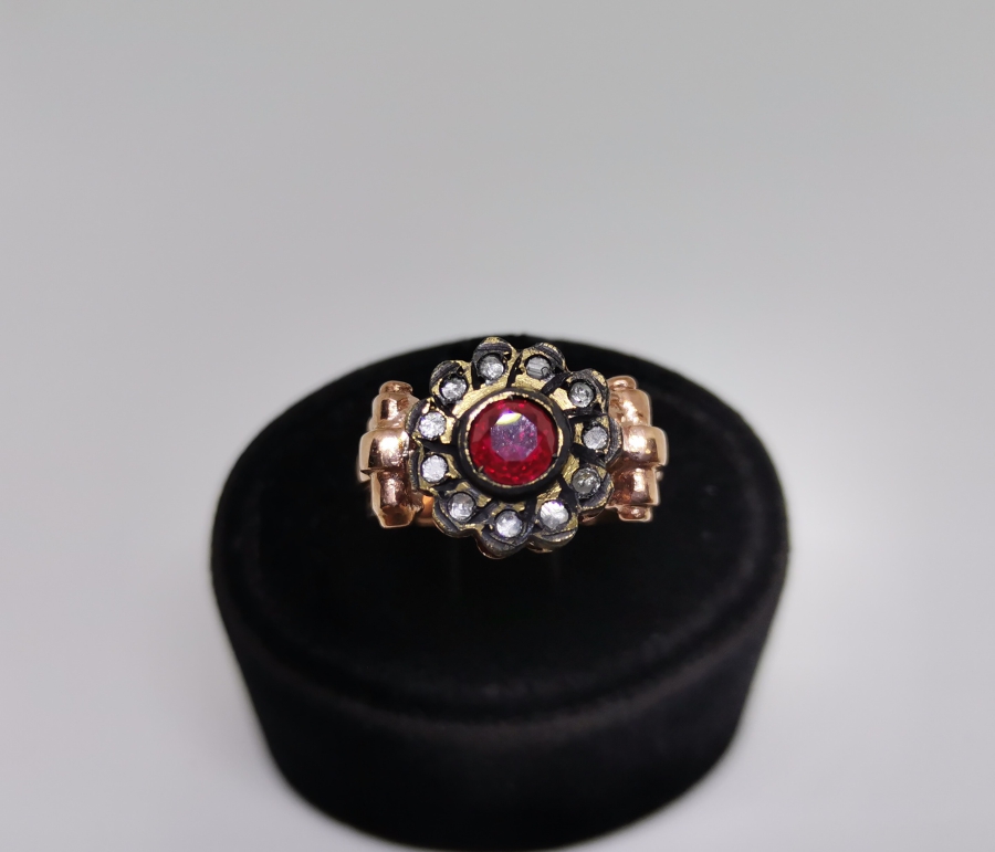 ELMAS VE YAKUT TAŞLI PAPATYA MODEL YÜZÜK