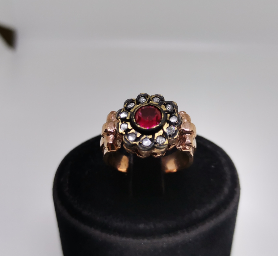 ELMAS VE YAKUT TAŞLI PAPATYA MODEL YÜZÜK