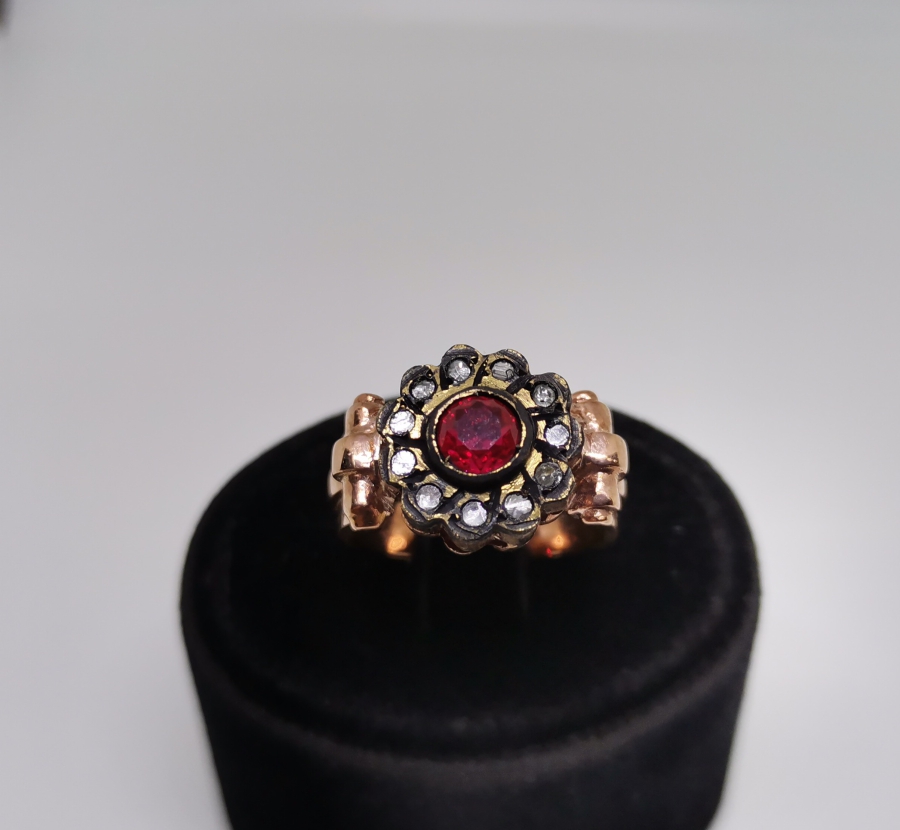 ELMAS VE YAKUT TAŞLI PAPATYA MODEL YÜZÜK