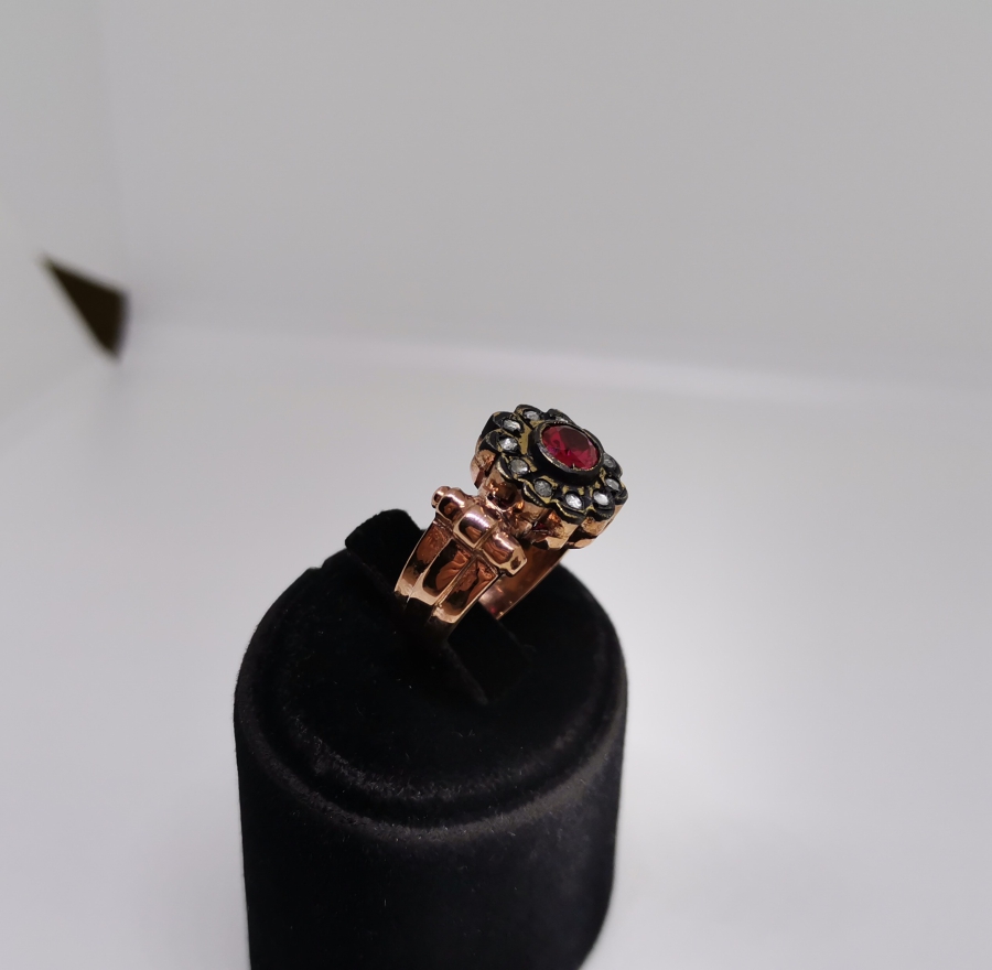 ELMAS VE YAKUT TAŞLI PAPATYA MODEL YÜZÜK