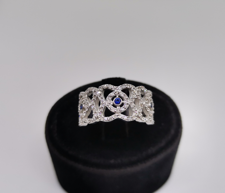 SAFİR VE PIRLANTA TAŞLI GENİŞ ALYANS MODELİ YÜZÜK