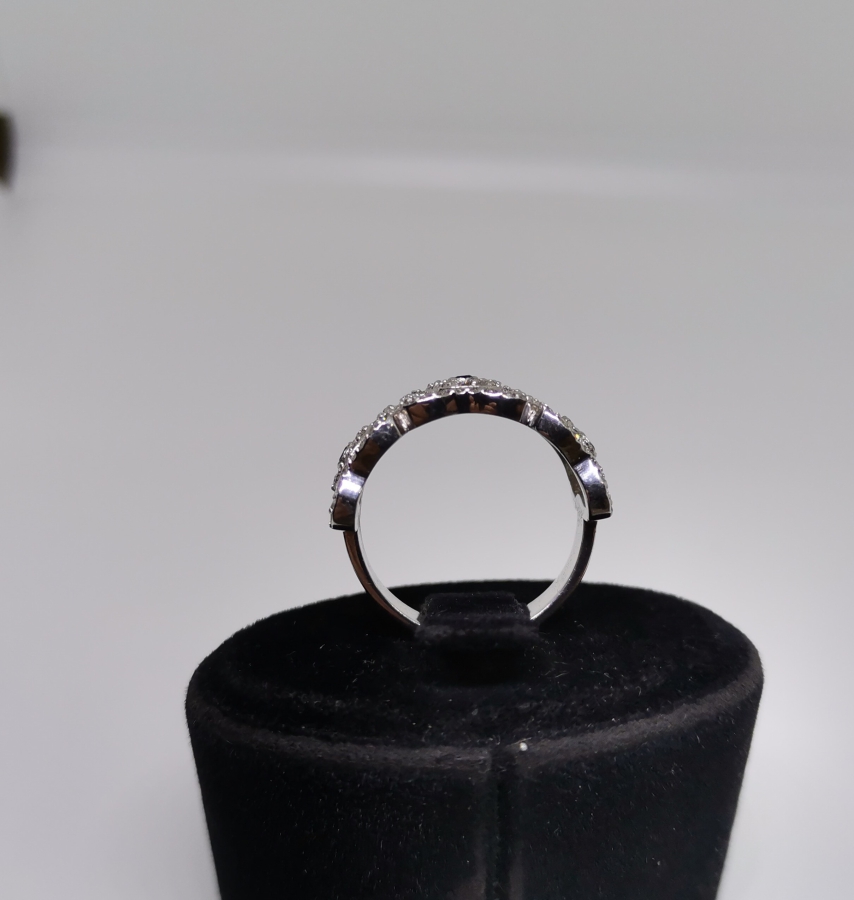 SAFİR VE PIRLANTA TAŞLI GENİŞ ALYANS MODELİ YÜZÜK