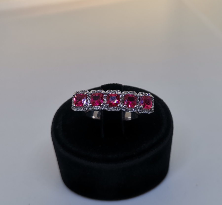 YAKUT VE PIRLANTA TAŞLI BEŞ TAŞ MODEL YÜZÜK