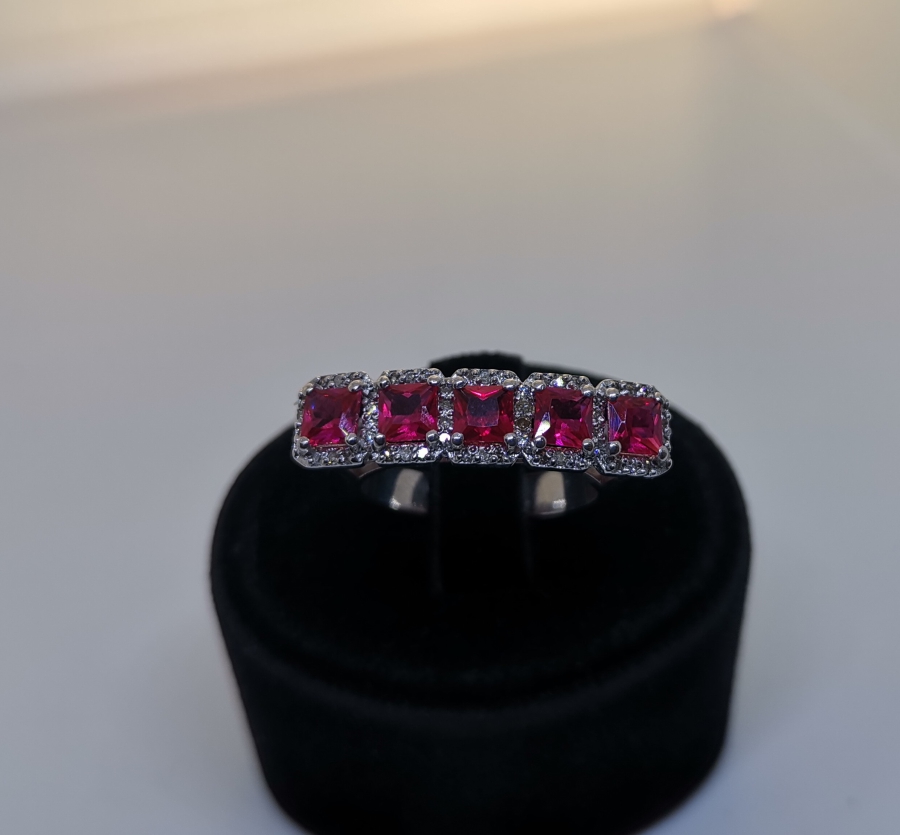 YAKUT VE PIRLANTA TAŞLI BEŞ TAŞ MODEL YÜZÜK