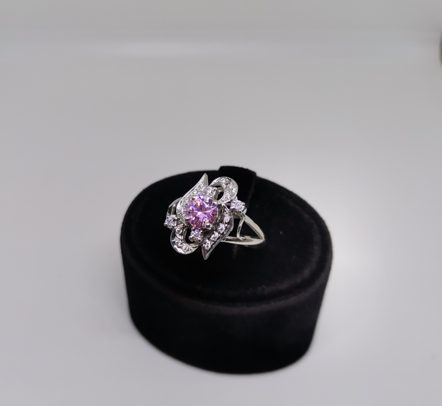 PEMBE KUVARZ VE PIRLANTA TAŞLI YÜZÜK