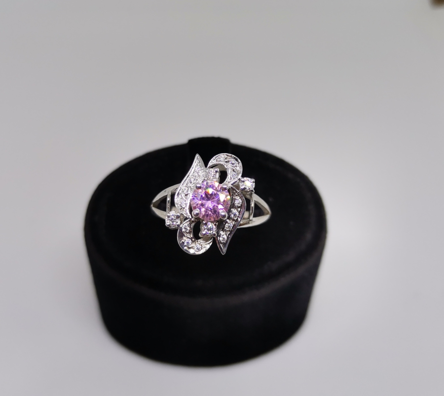 PEMBE KUVARZ VE PIRLANTA TAŞLI YÜZÜK