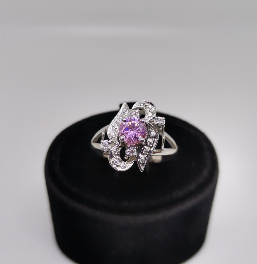 PEMBE KUVARZ VE PIRLANTA TAŞLI YÜZÜK