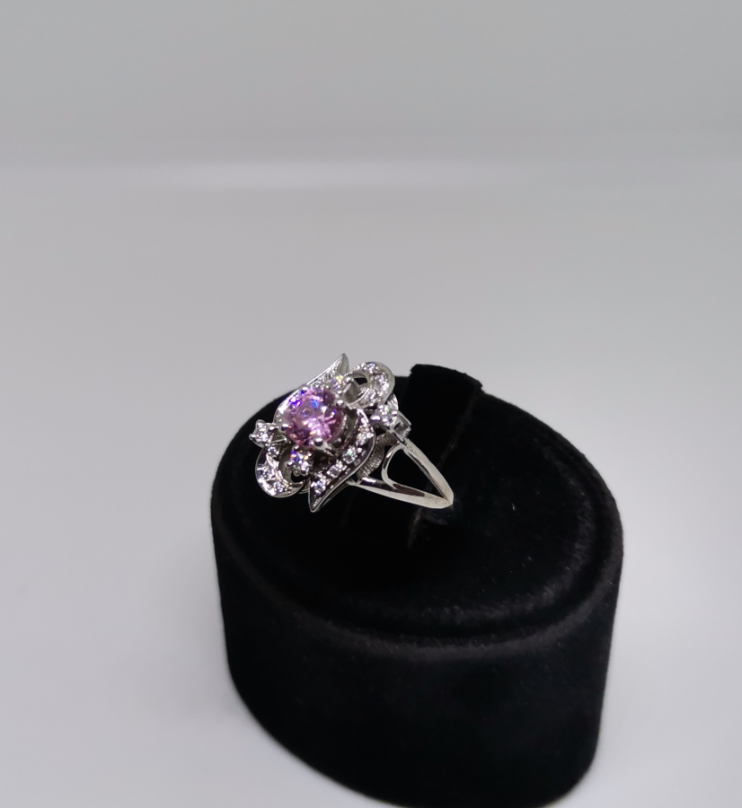 PEMBE KUVARZ VE PIRLANTA TAŞLI YÜZÜK