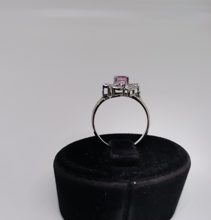 PEMBE KUVARZ VE PIRLANTA TAŞLI YÜZÜK