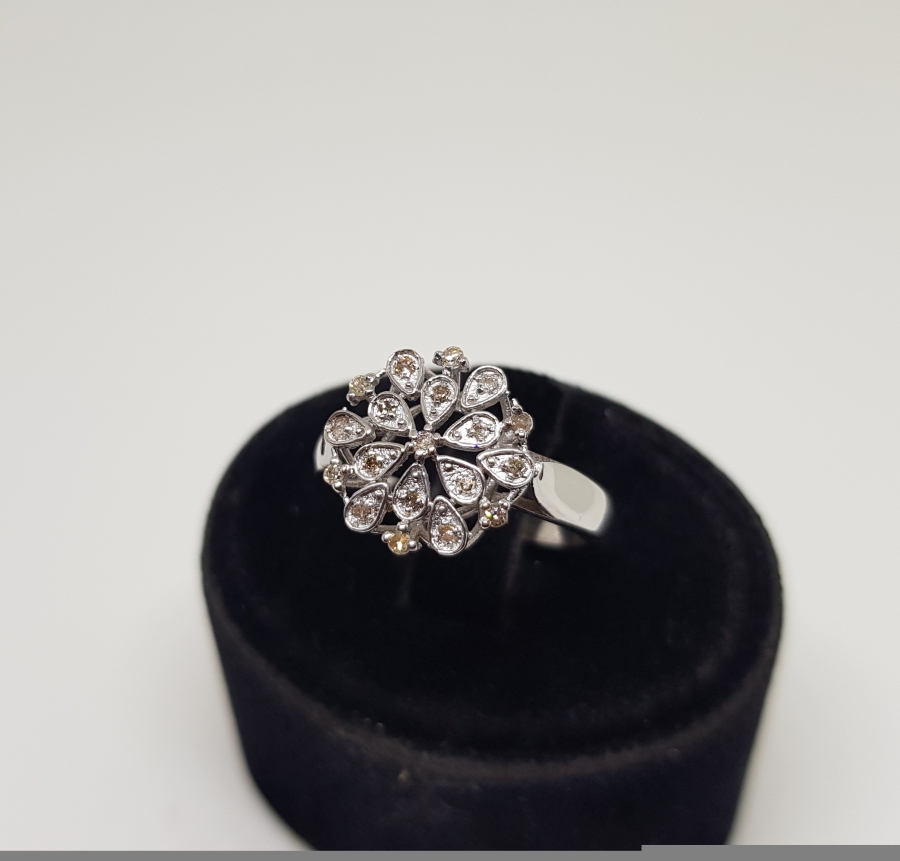 YAPRAKLI MODEL PIRLANTA TAŞLI YÜZÜK