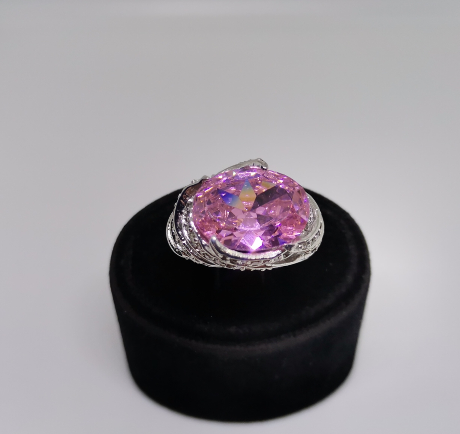 PEMBE KUVARZ VE PIRLANTA TAŞLI HÜRREM MODEL YÜZÜK