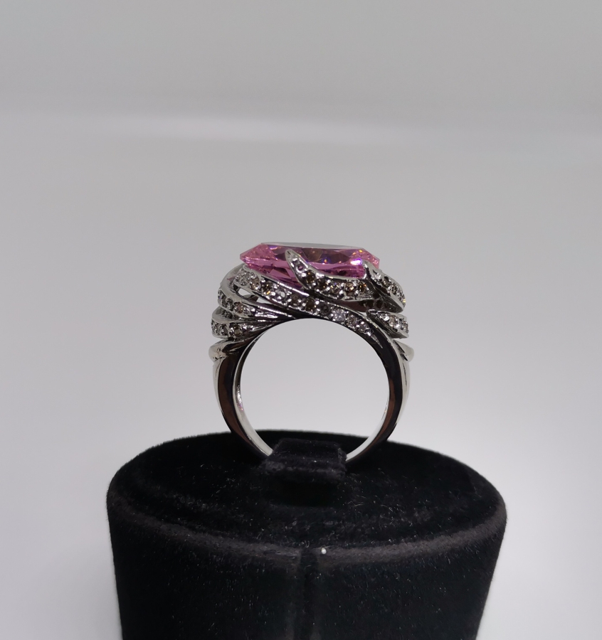 PEMBE KUVARZ VE PIRLANTA TAŞLI HÜRREM MODEL YÜZÜK