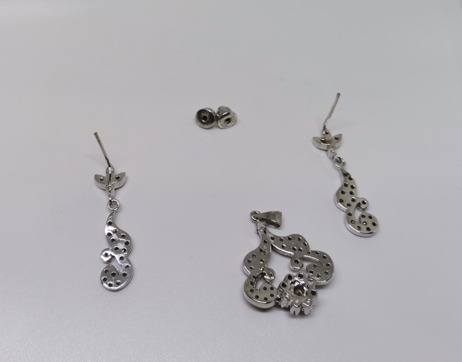 PIRLANTA TAŞLARLA SÜSLÜ SALKIM MODEL KOLYE KÜPE TAKIMI