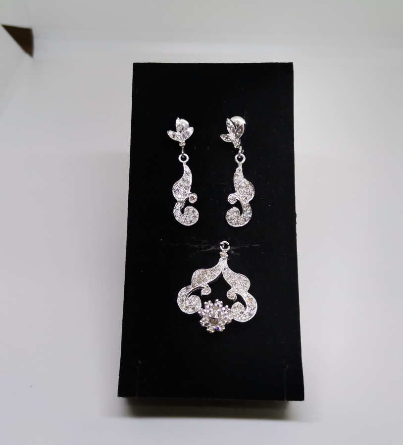 PIRLANTA TAŞLARLA SÜSLÜ SALKIM MODEL KOLYE KÜPE TAKIMI