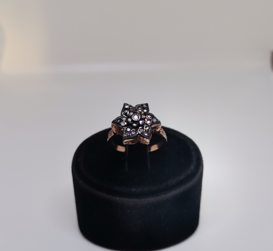 YILDIZ MODELİ ELMAS TAŞLI YÜZÜK