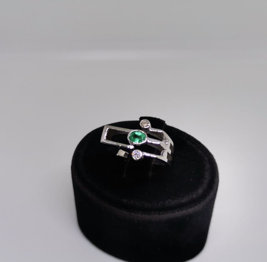 HAS ZÜMRÜT VE PIRLANTA TAŞLI GEOMETRİK MODEL YÜZÜK