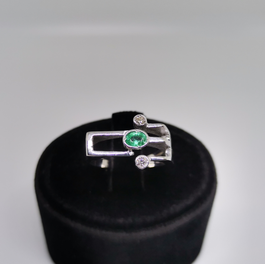 HAS ZÜMRÜT VE PIRLANTA TAŞLI GEOMETRİK MODEL YÜZÜK