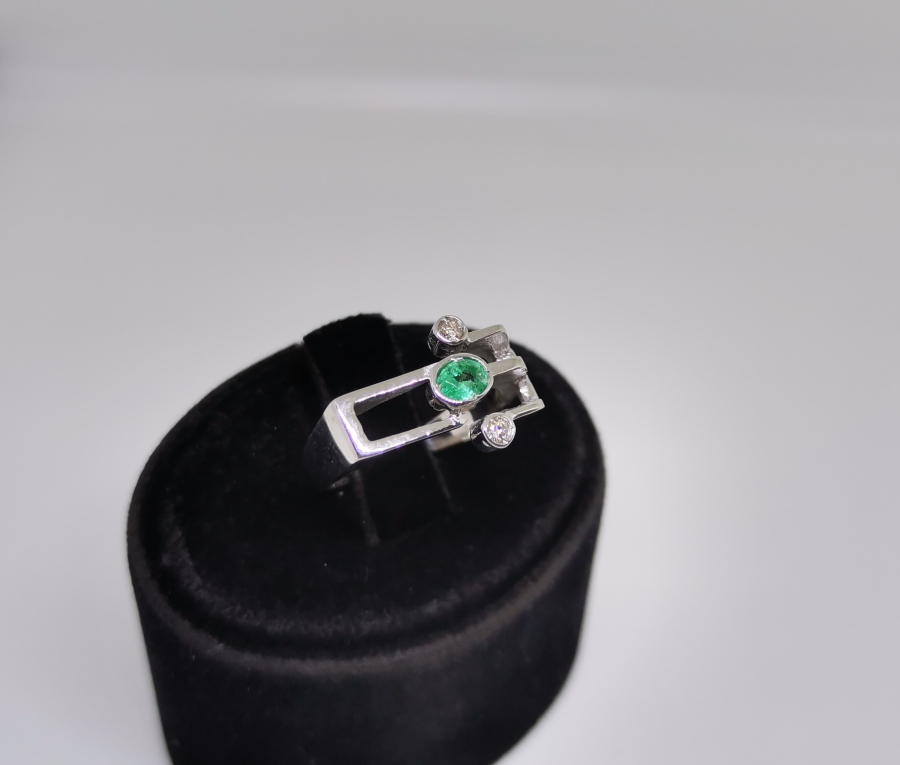 HAS ZÜMRÜT VE PIRLANTA TAŞLI GEOMETRİK MODEL YÜZÜK