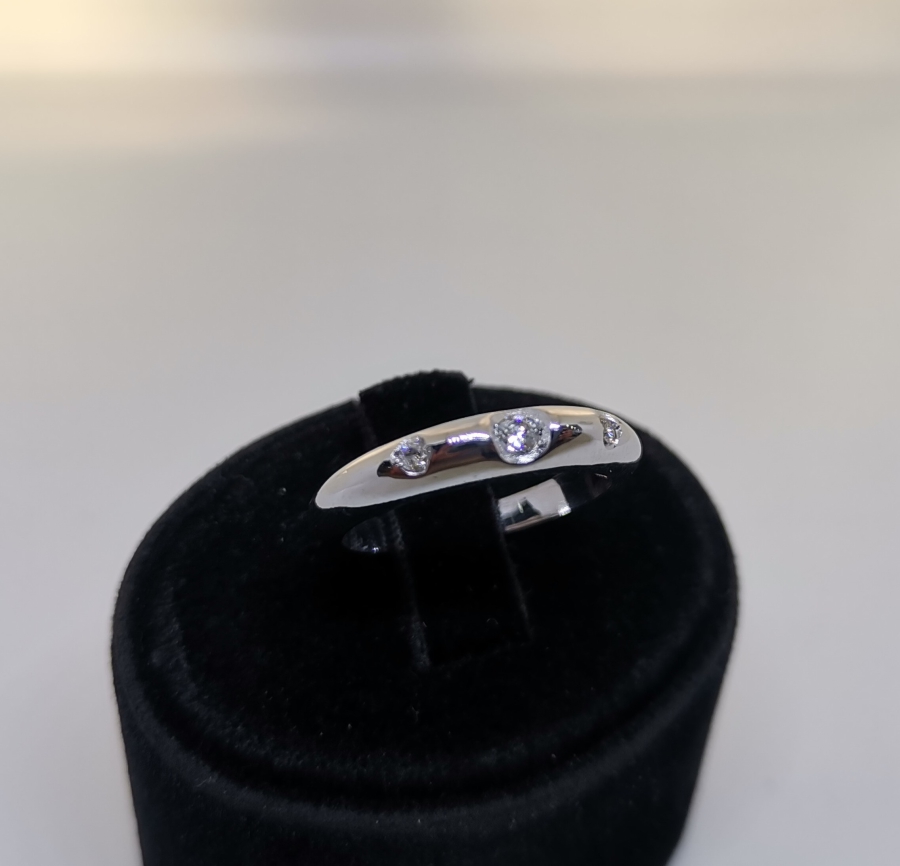 ÜÇ TAŞ MODELİ PIRLANTA TAŞLI YÜZÜK