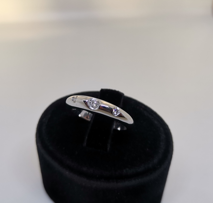 ÜÇ TAŞ MODELİ PIRLANTA TAŞLI YÜZÜK