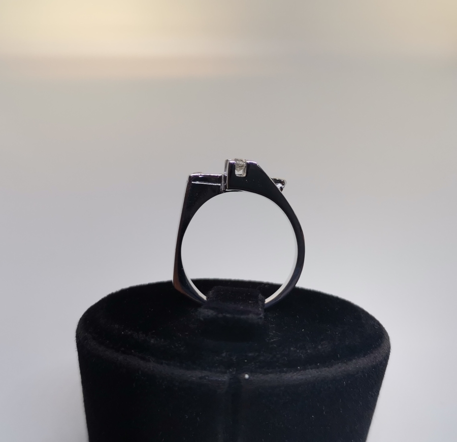 PIRLANTA TAŞLI YEDİ TAŞ MODEL YÜZÜK