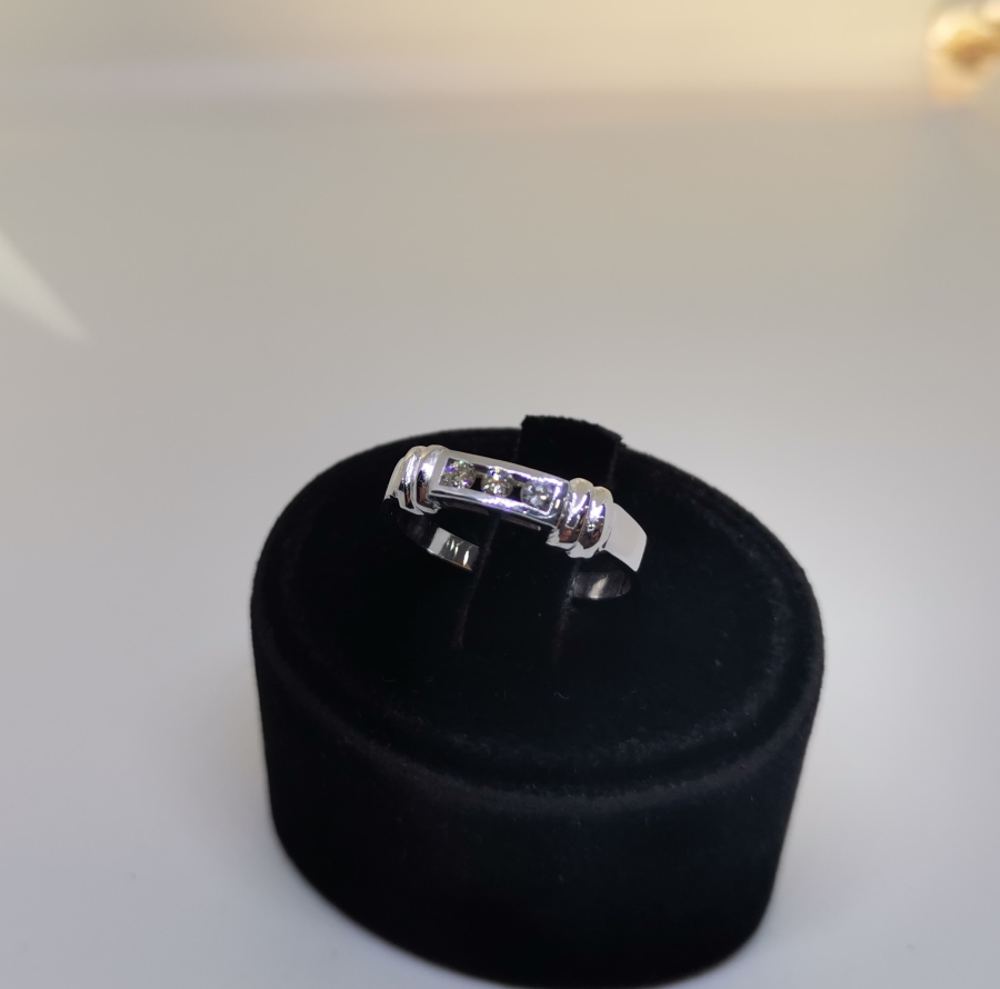 ÜÇ TAŞ MODEL PIRLANTA TAŞLI YÜZÜK