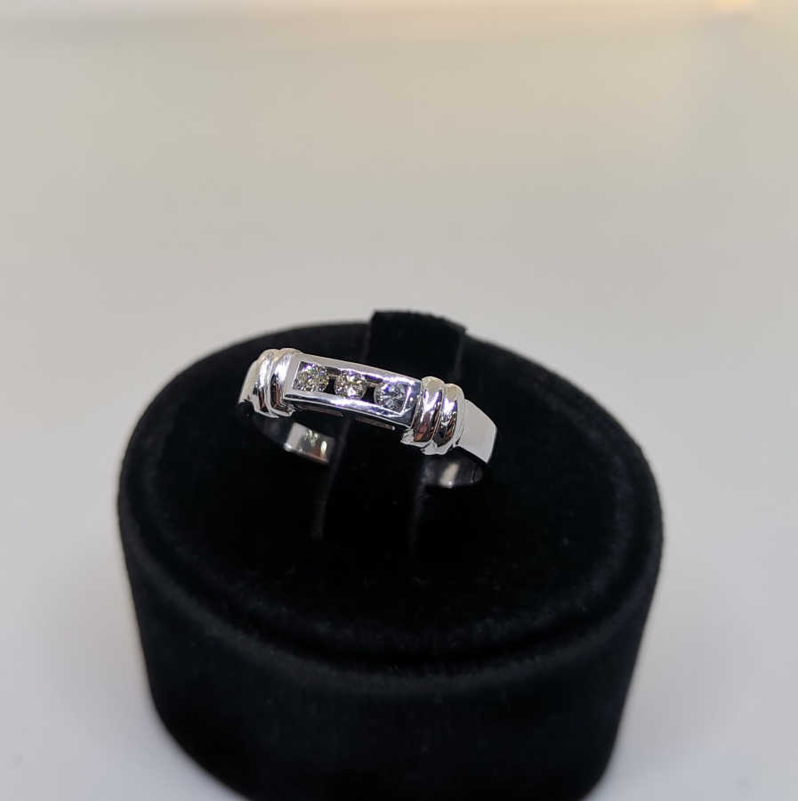 ÜÇ TAŞ MODEL PIRLANTA TAŞLI YÜZÜK