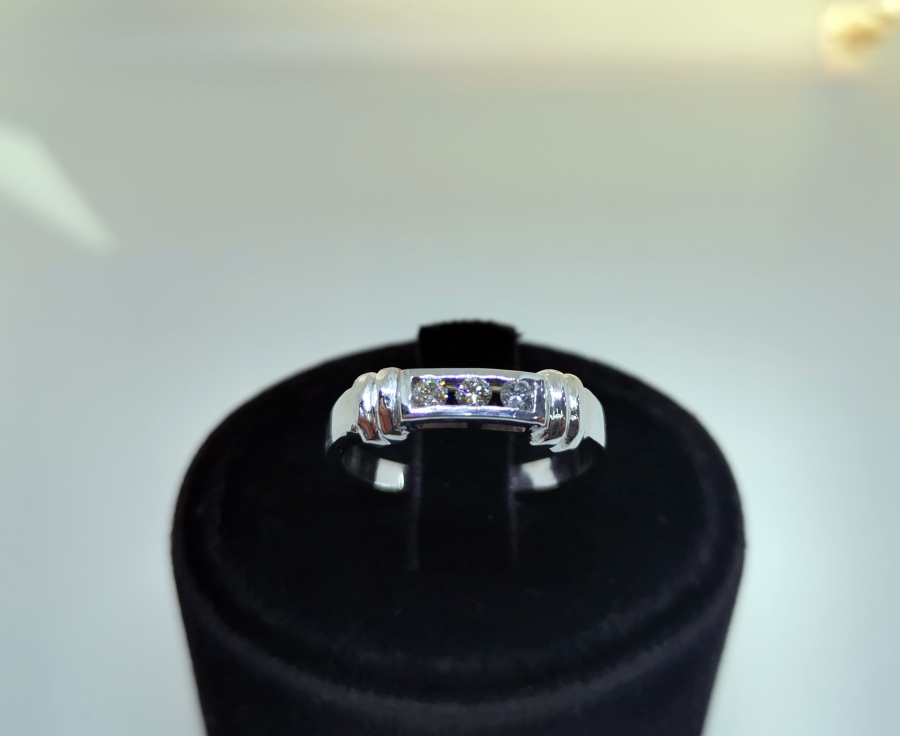 ÜÇ TAŞ MODEL PIRLANTA TAŞLI YÜZÜK