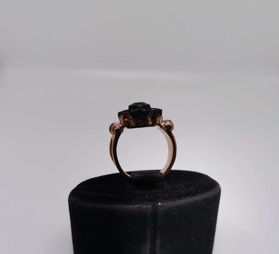 ZÜMRÜT VE ELMAS TAŞLI ÇARKIFELEK MODEL YÜZÜK