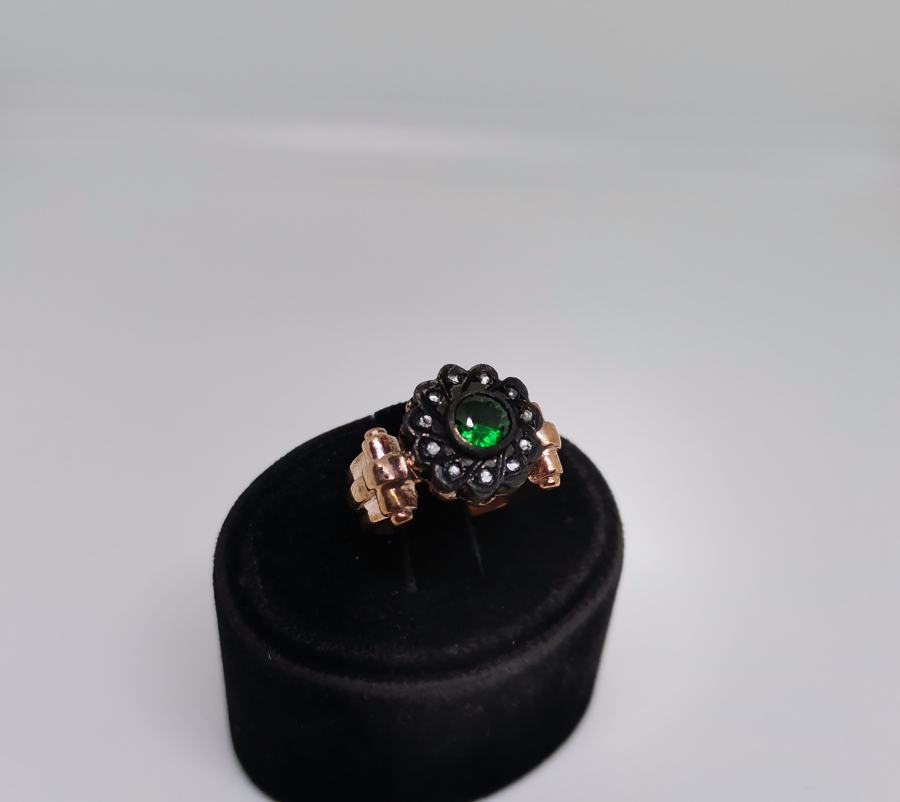 ZÜMRÜT VE ELMAS TAŞLI ÇARKIFELEK MODEL YÜZÜK