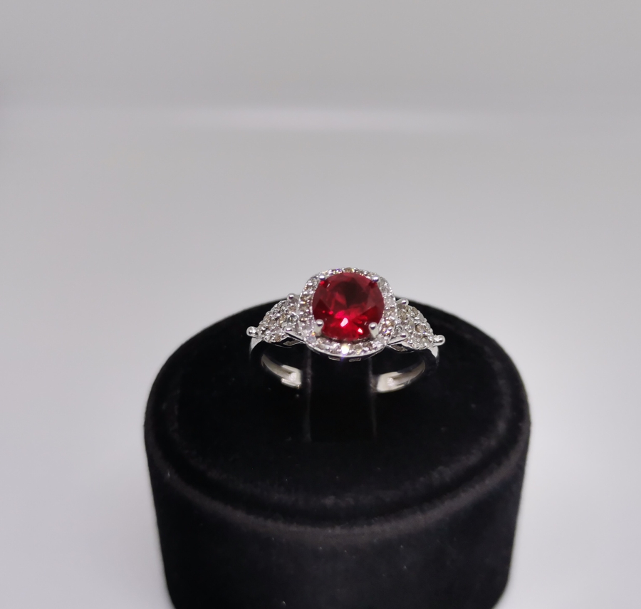 YAKUT VE PIRLANTA TAŞLI OVAL MODEL YÜZÜK