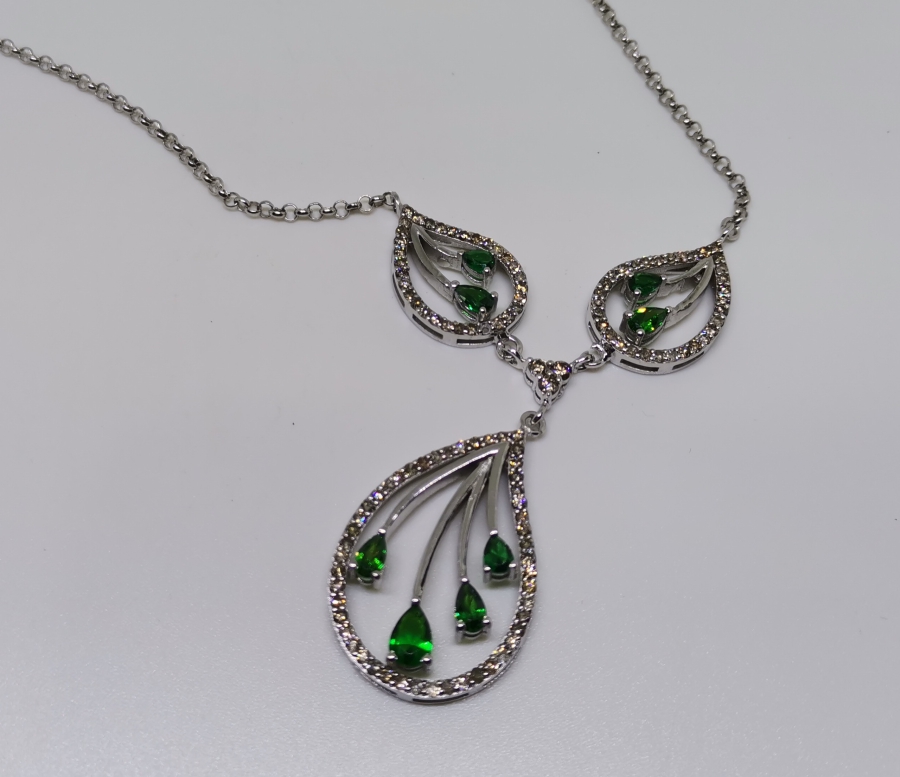 ZÜMRÜT VE PIRLANTA TAŞLI ÖZEL DİZAYN KOLYE