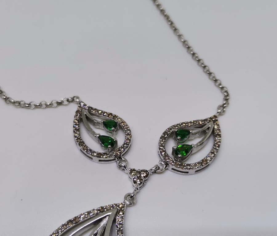 ZÜMRÜT VE PIRLANTA TAŞLI ÖZEL DİZAYN KOLYE