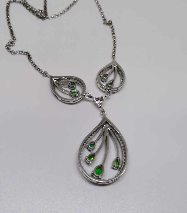 ZÜMRÜT VE PIRLANTA TAŞLI ÖZEL DİZAYN KOLYE