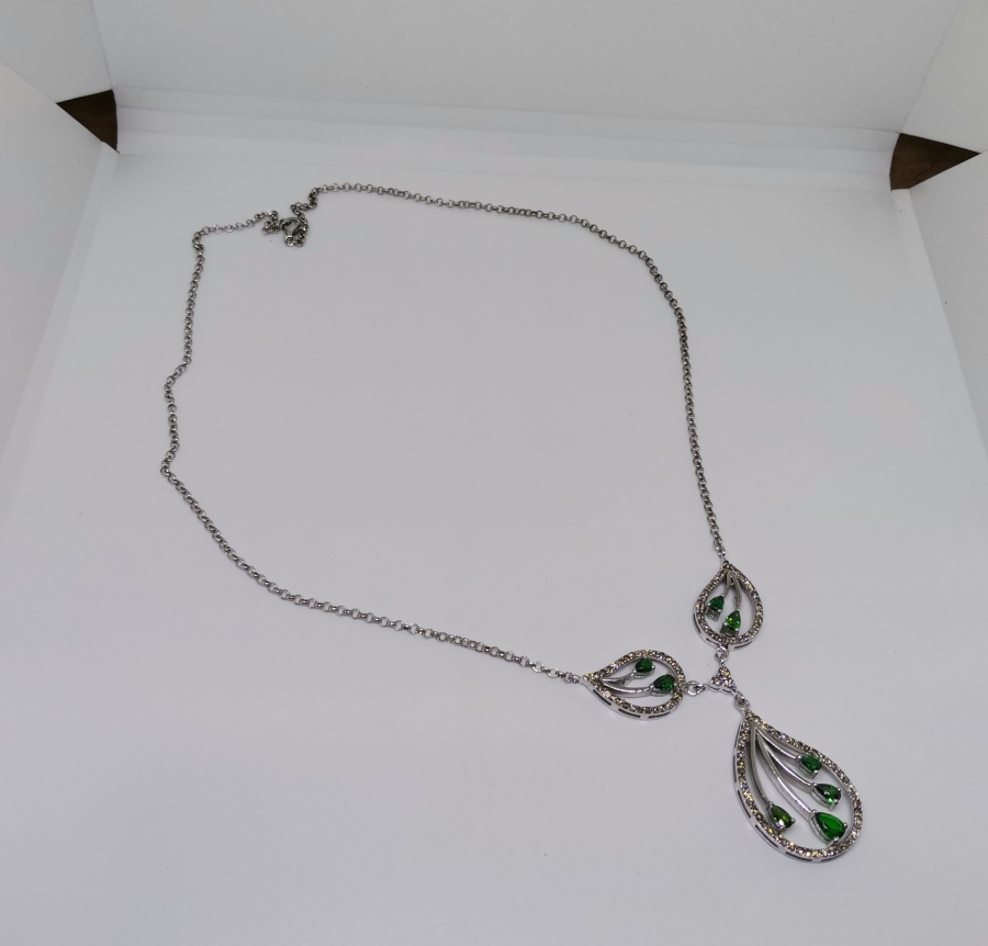 ZÜMRÜT VE PIRLANTA TAŞLI ÖZEL DİZAYN KOLYE