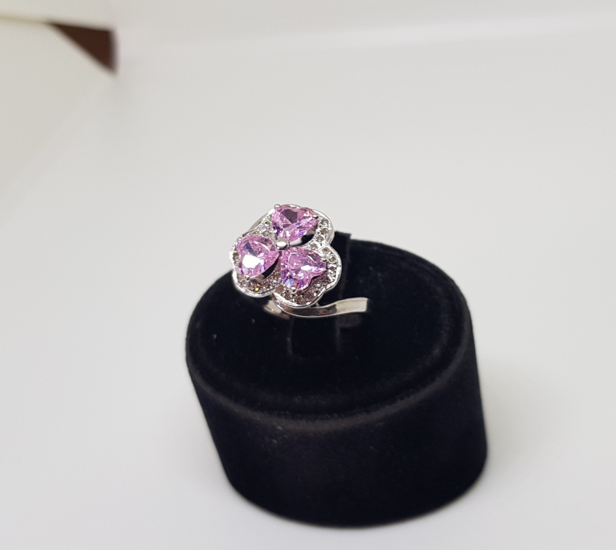 PEMBE KUVARZ VE PIRLANTA TAŞLI YÜZÜK