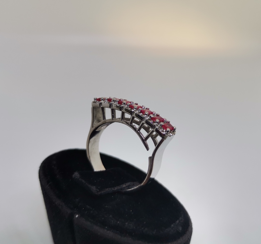 YAKUT VE PIRLANTA TAŞLI SIRALI MODEL YÜZÜK