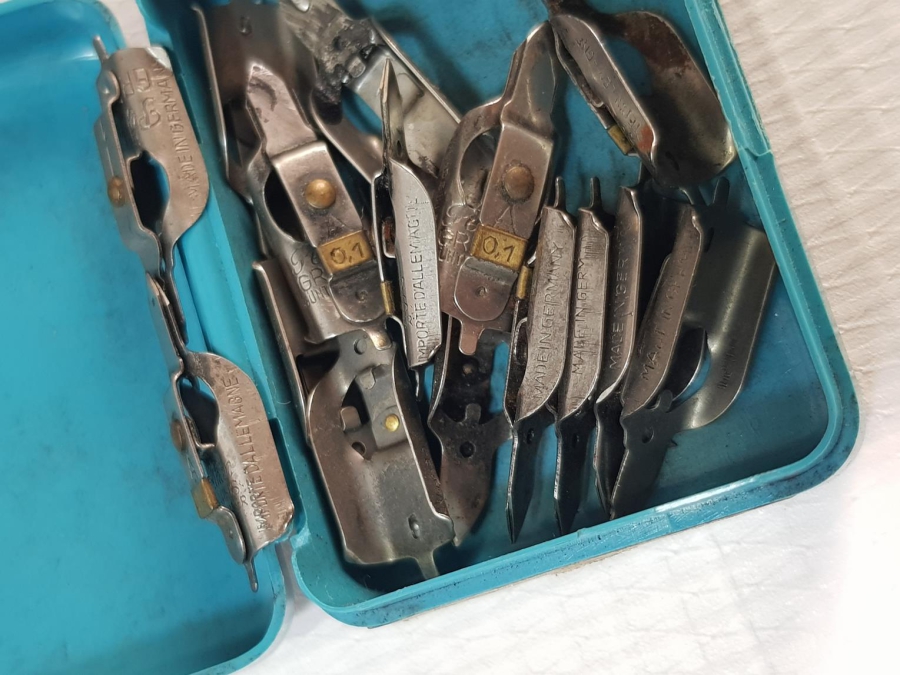 ANTİKA KUTUSUNDA PELİKAN DİVİT UÇLARI