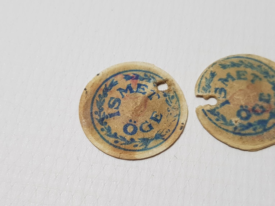 İSMET ÖGE YAZILI BİR ÇİFT ZEYTİN TOPLAMA JETONU