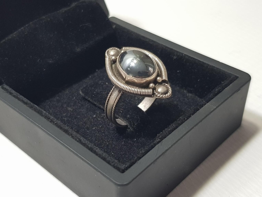 HEMATİT TAŞLI GÜMÜŞ YÜZÜK