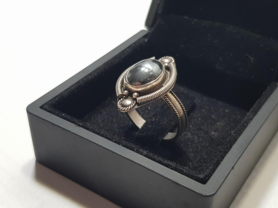 HEMATİT TAŞLI GÜMÜŞ YÜZÜK