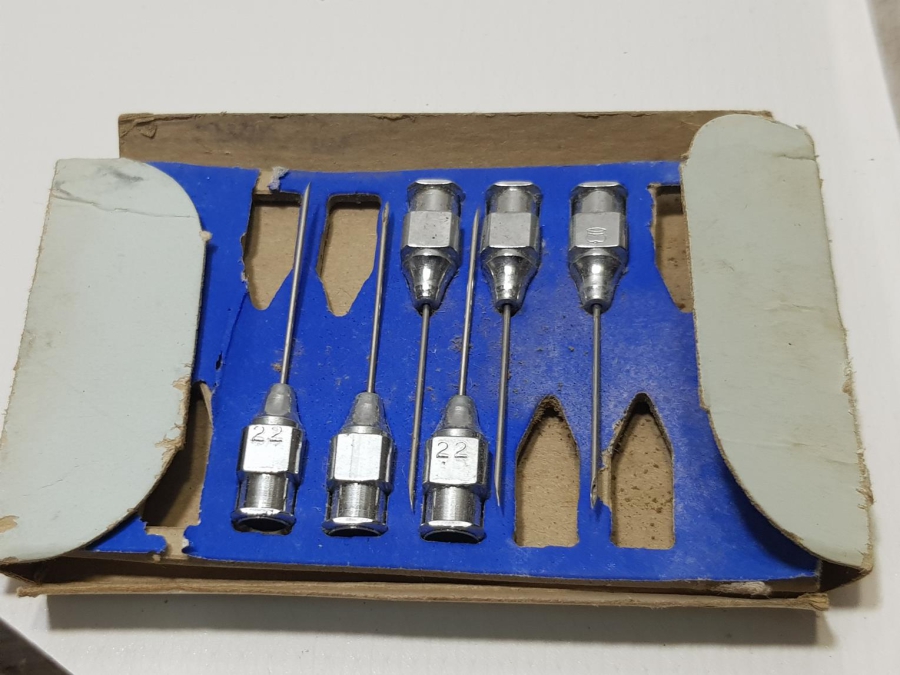 1. DÜNYA SAVAŞI DÖNEMİ YÜKSEK KONDİSYONDA ÇOK NADİR OSMANLICA ÜSTUNÇU ASKERİYE YAZILI ENJEKTÖR KUTUSU