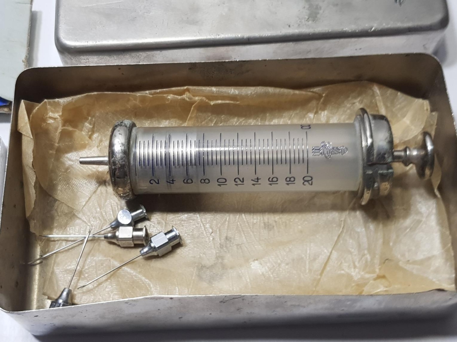 1. DÜNYA SAVAŞI DÖNEMİ YÜKSEK KONDİSYONDA ÇOK NADİR OSMANLICA ÜSTUNÇU ASKERİYE YAZILI ENJEKTÖR KUTUSU